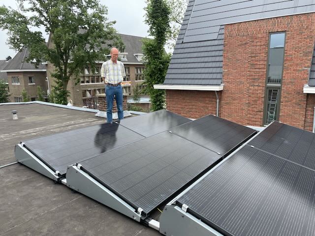 Zes zonnepanelen